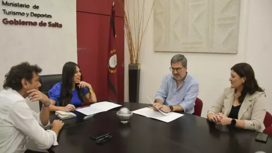 Foto de la reunión en donde se firmó el convenio