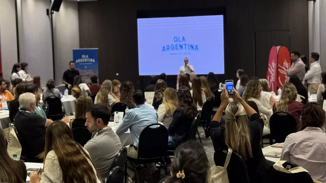 Vista de Salón con la reunión