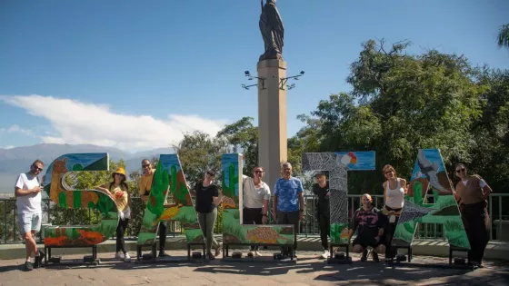 Cartel de Salta en la cima del cerro San Bernardo