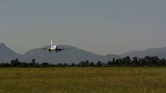Avión aterrizando