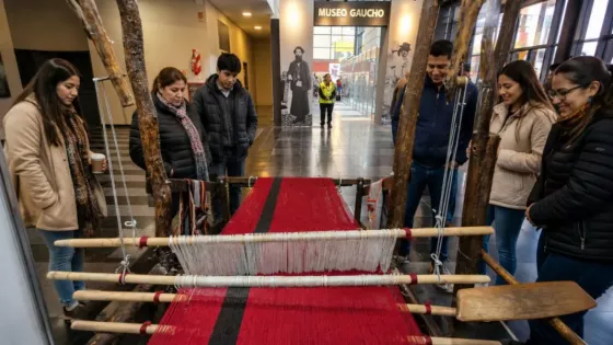 Telar con poncho salteño