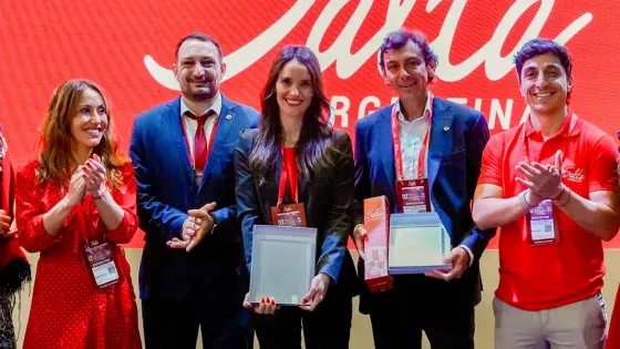 Foto de las autoridades celebrando